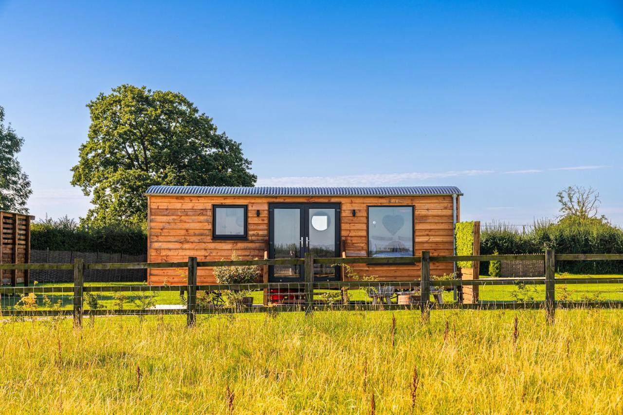 Abberley Shepherds Hut - Ockeridge Rural Retreats Otel Wichenford Dış mekan fotoğraf